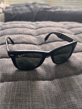 Polarized Ray-Ban Black Wayfarer Foldable Sunglasses with Green Lenses